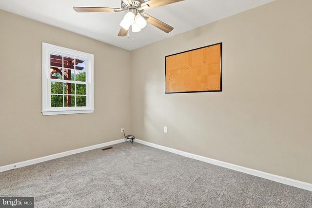 2016 EAGLE SCHOOL RD, Martinsburg, WV 25404
