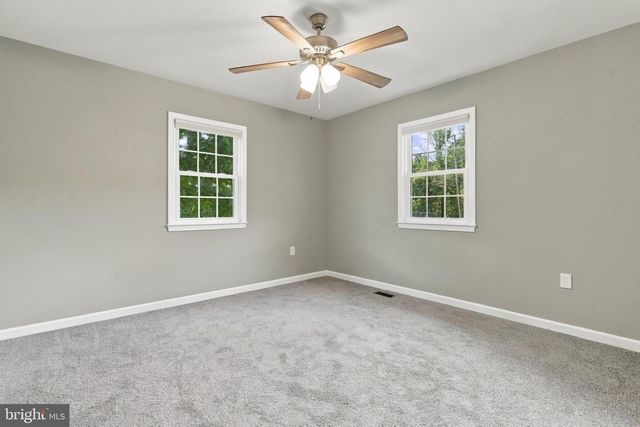 2016 EAGLE SCHOOL RD, Martinsburg, WV 25404