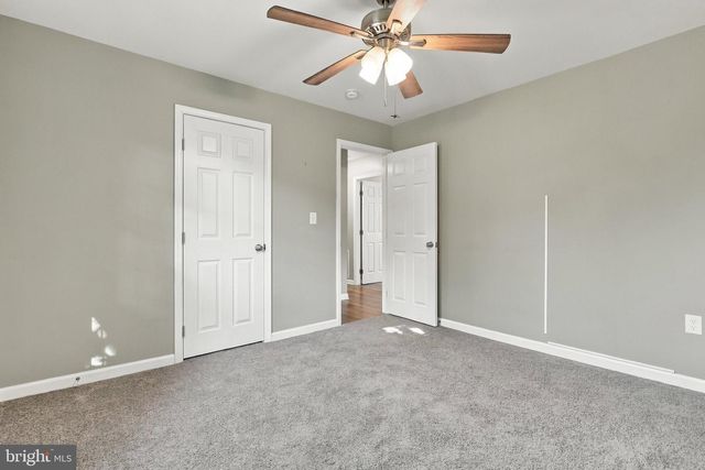 2016 EAGLE SCHOOL RD, Martinsburg, WV 25404
