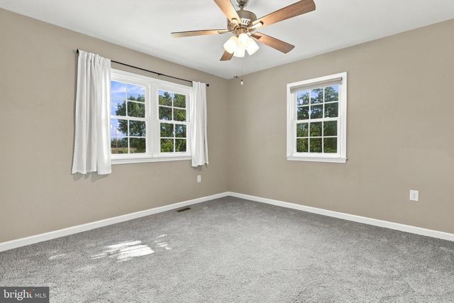2016 EAGLE SCHOOL RD, Martinsburg, WV 25404