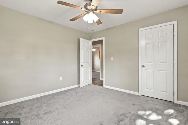 2016 EAGLE SCHOOL RD, Martinsburg, WV 25404