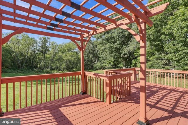 2016 EAGLE SCHOOL RD, Martinsburg, WV 25404