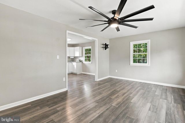 2016 EAGLE SCHOOL RD, Martinsburg, WV 25404
