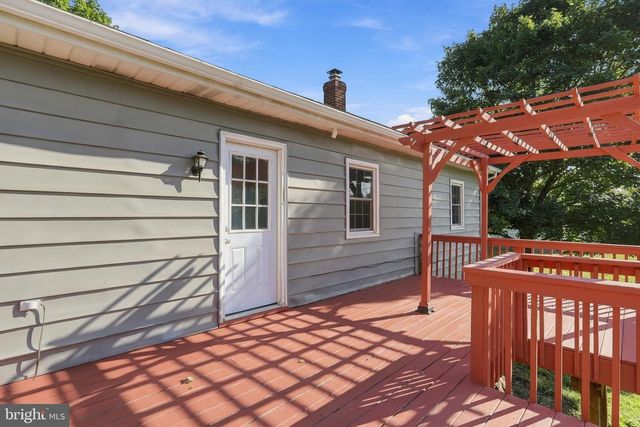 2016 EAGLE SCHOOL RD, Martinsburg, WV 25404