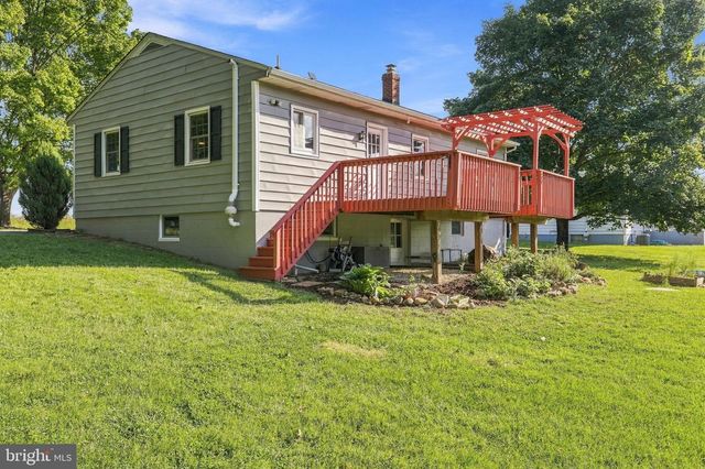 2016 EAGLE SCHOOL RD, Martinsburg, WV 25404