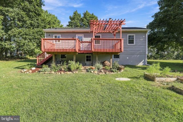 2016 EAGLE SCHOOL RD, Martinsburg, WV 25404