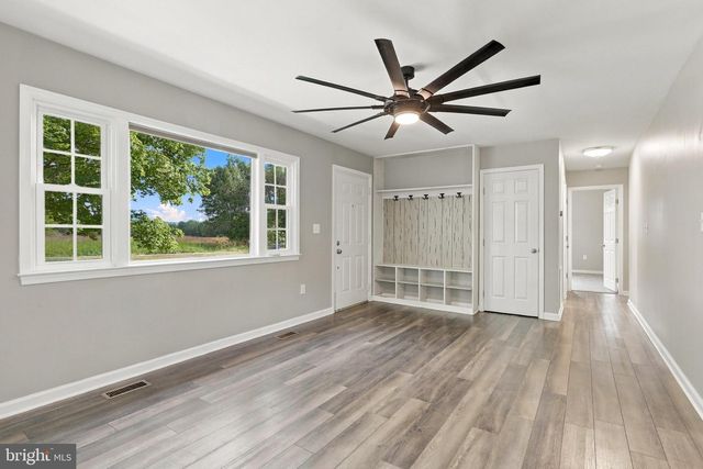 2016 EAGLE SCHOOL RD, Martinsburg, WV 25404