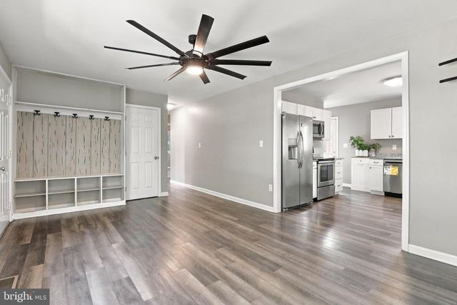 2016 EAGLE SCHOOL RD, Martinsburg, WV 25404