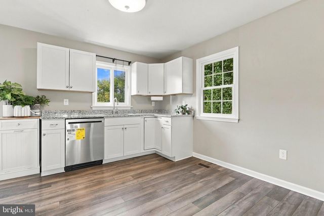 2016 EAGLE SCHOOL RD, Martinsburg, WV 25404