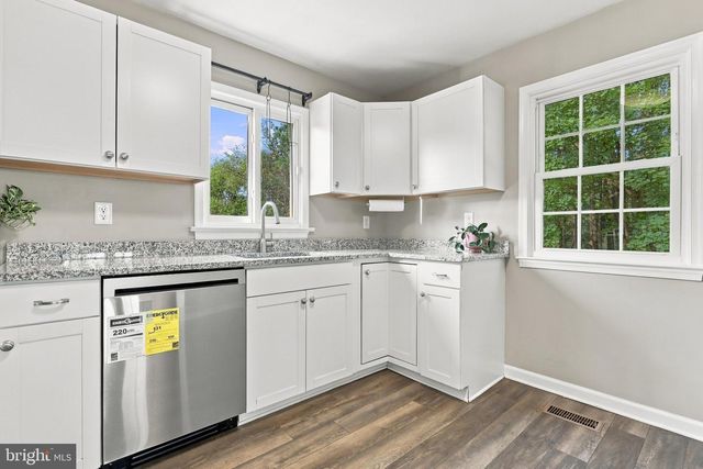 2016 EAGLE SCHOOL RD, Martinsburg, WV 25404