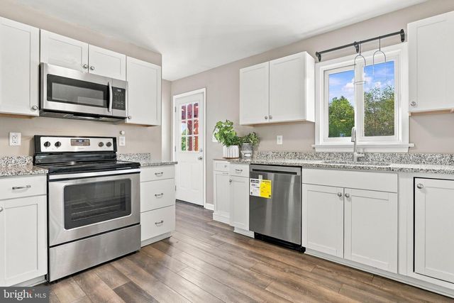 2016 EAGLE SCHOOL RD, Martinsburg, WV 25404