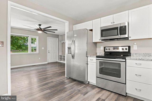 2016 EAGLE SCHOOL RD, Martinsburg, WV 25404
