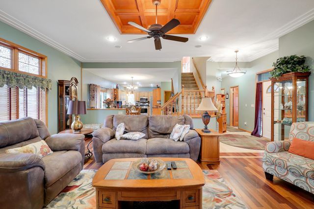 2014 Blue Jay Street, Shakopee, MN 55379