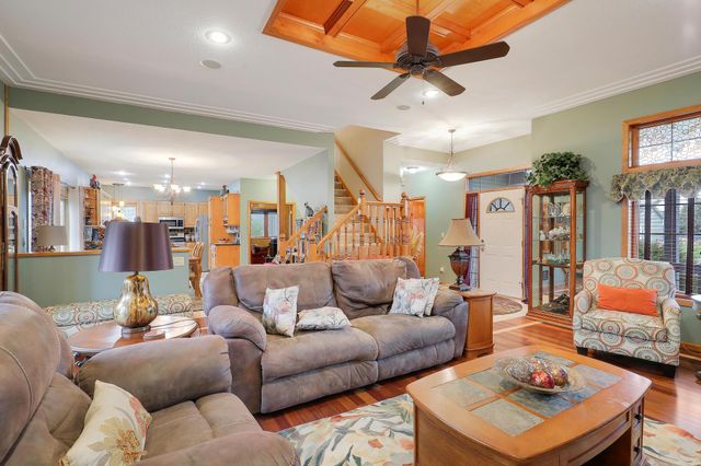 2014 Blue Jay Street, Shakopee, MN 55379