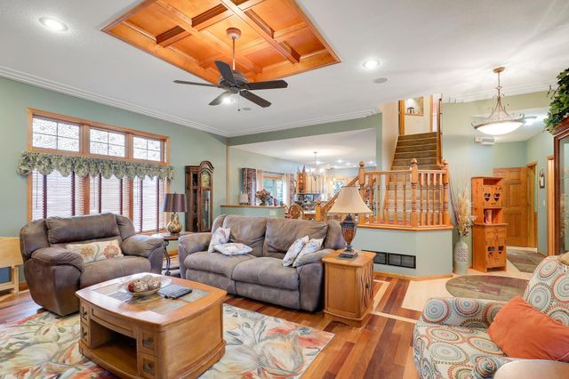 2014 Blue Jay Street, Shakopee, MN 55379