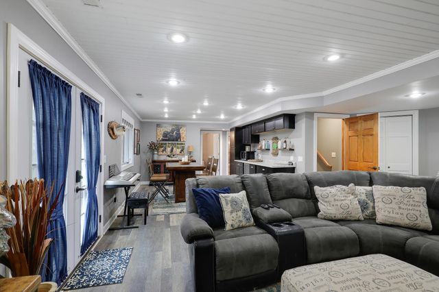 2014 Blue Jay Street, Shakopee, MN 55379