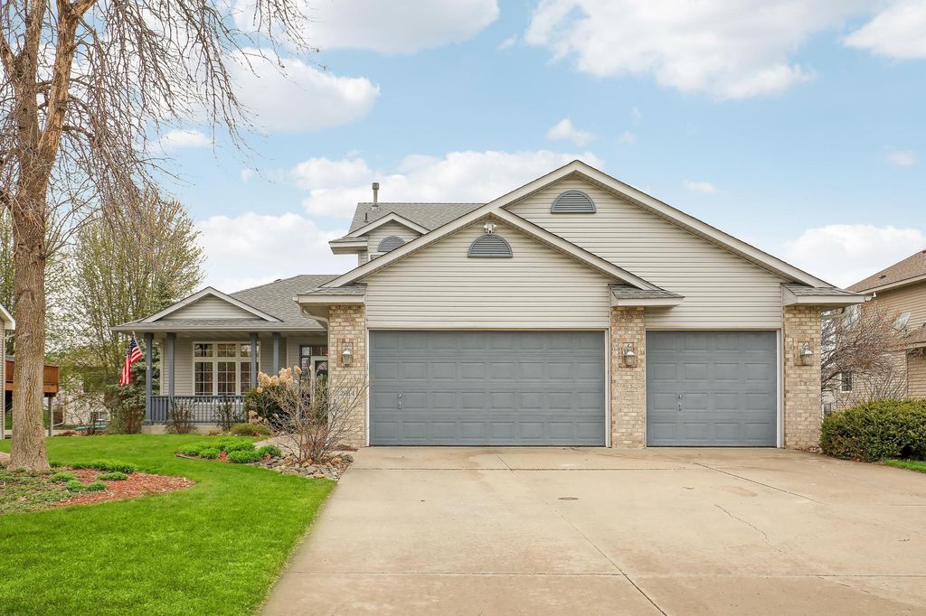 2014 Blue Jay Street, Shakopee, MN 55379