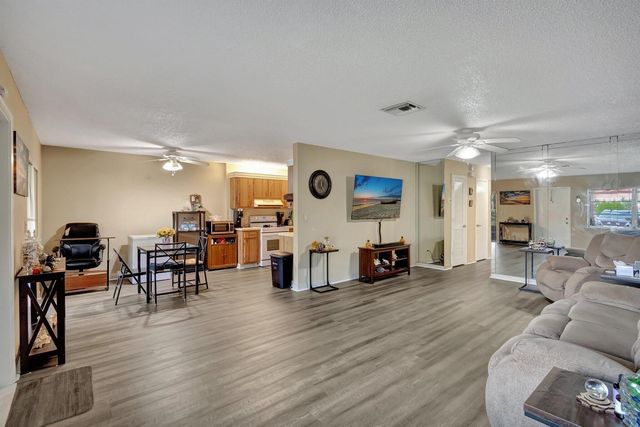 6118 La Palma Lane, Delray Beach, FL 33484