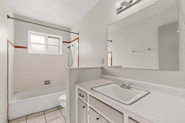 9900 Mesa Arriba Avenue NE, Albuquerque, NM 87111