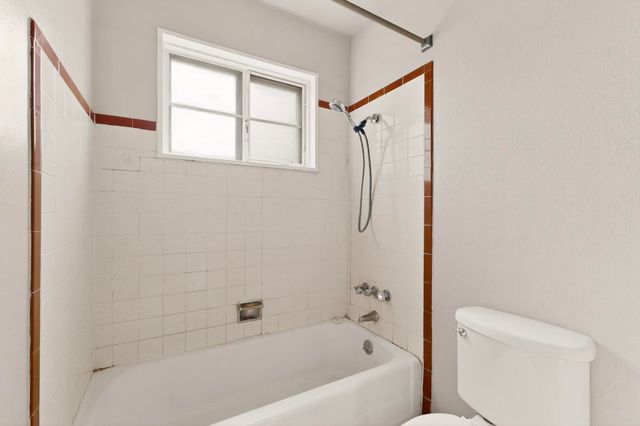 9900 Mesa Arriba Avenue NE, Albuquerque, NM 87111