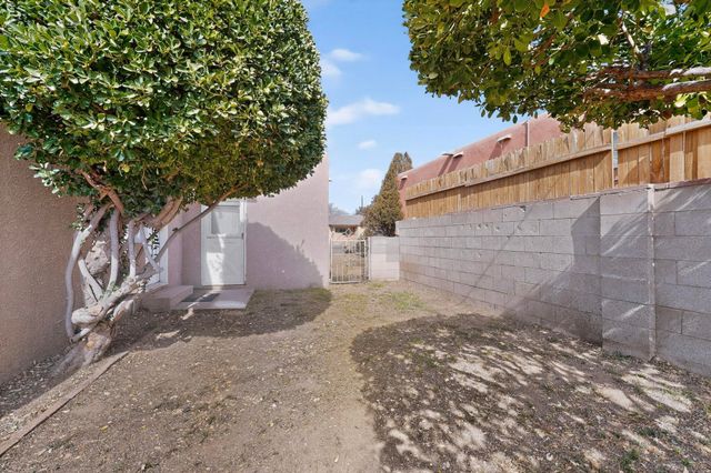 9900 Mesa Arriba Avenue NE, Albuquerque, NM 87111