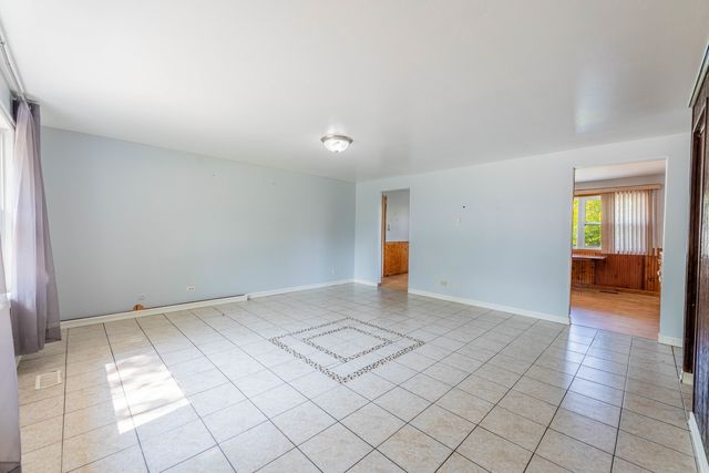 100 Patricia Drive, Schaumburg, IL 60193