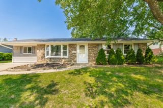 100 Patricia Drive, Schaumburg, IL 60193