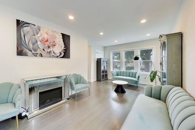 3749 N Nora Avenue, Chicago, IL 60634