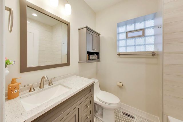 3749 N Nora Avenue, Chicago, IL 60634