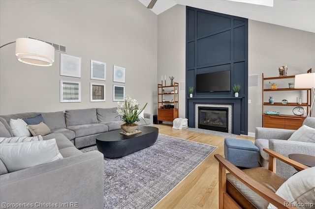 15465 Prestwick Circle, Northville, MI 48168