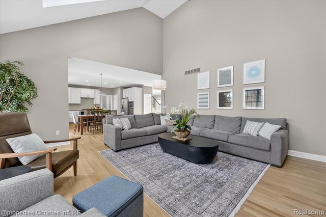 15465 Prestwick Circle, Northville, MI 48168