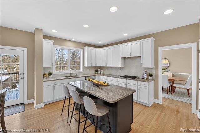 15465 Prestwick Circle, Northville, MI 48168