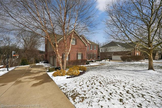 15465 Prestwick Circle, Northville, MI 48168