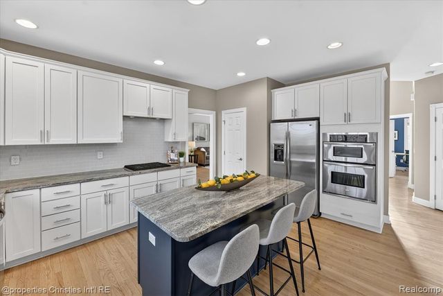 15465 Prestwick Circle, Northville, MI 48168