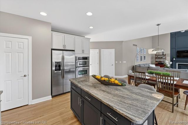 15465 Prestwick Circle, Northville, MI 48168