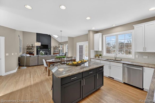 15465 Prestwick Circle, Northville, MI 48168