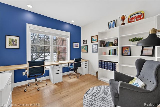 15465 Prestwick Circle, Northville, MI 48168