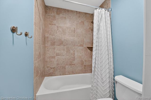 15465 Prestwick Circle, Northville, MI 48168