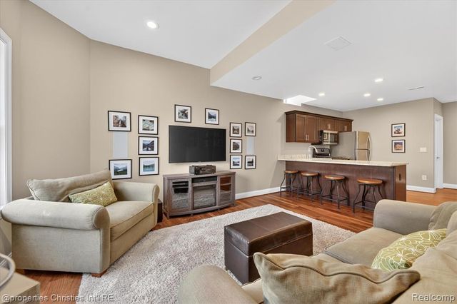 15465 Prestwick Circle, Northville, MI 48168