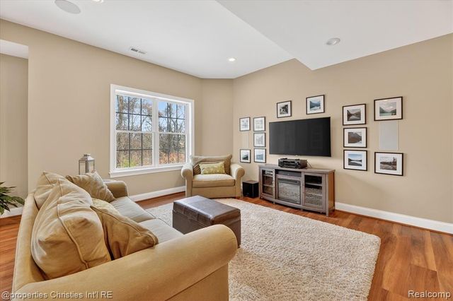 15465 Prestwick Circle, Northville, MI 48168