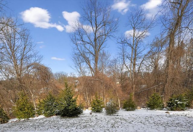 15465 Prestwick Circle, Northville, MI 48168