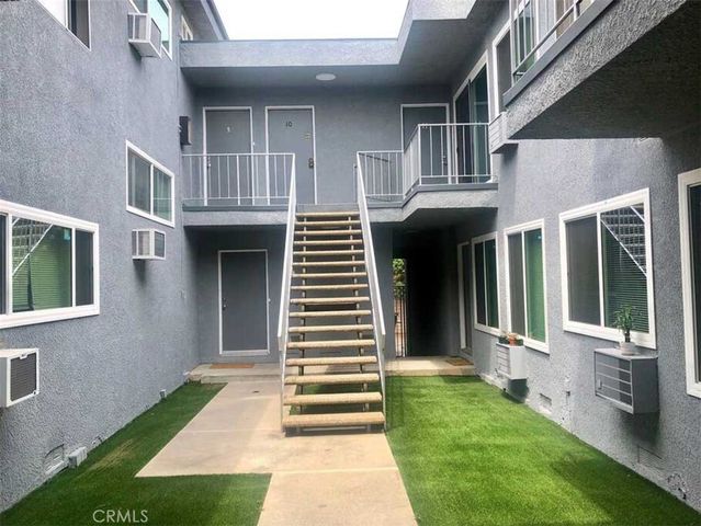 11825 National Boulevard 4, Los Angeles, CA 90064