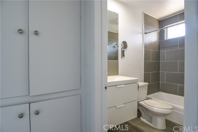 11825 National Boulevard 4, Los Angeles, CA 90064