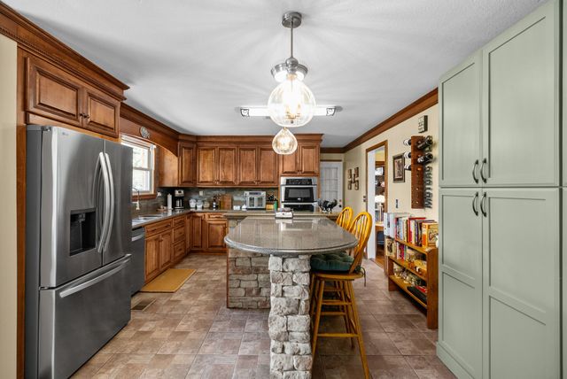 1939 Seven Mile Ferry Rd, Clarksville, TN 37040
