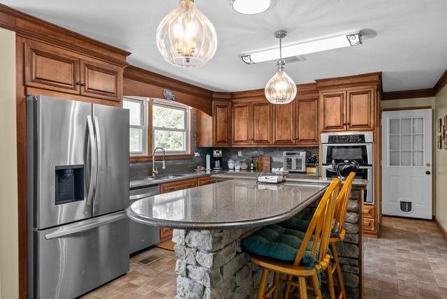 1939 Seven Mile Ferry Rd, Clarksville, TN 37040