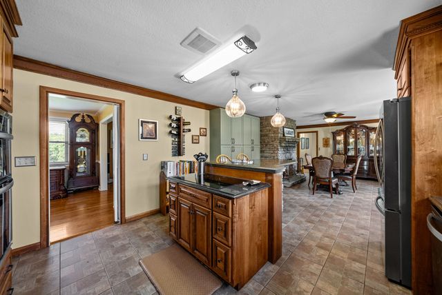 1939 Seven Mile Ferry Rd, Clarksville, TN 37040