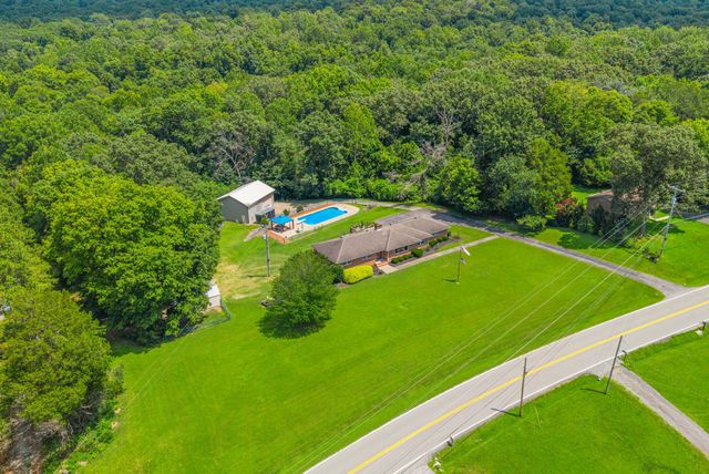 1939 Seven Mile Ferry Rd, Clarksville, TN 37040
