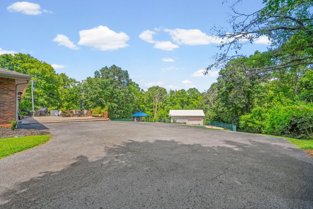 1939 Seven Mile Ferry Rd, Clarksville, TN 37040