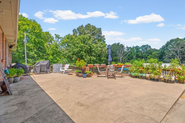 1939 Seven Mile Ferry Rd, Clarksville, TN 37040