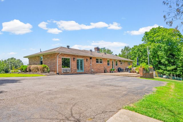 1939 Seven Mile Ferry Rd, Clarksville, TN 37040